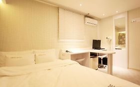 Aparthotel Shine